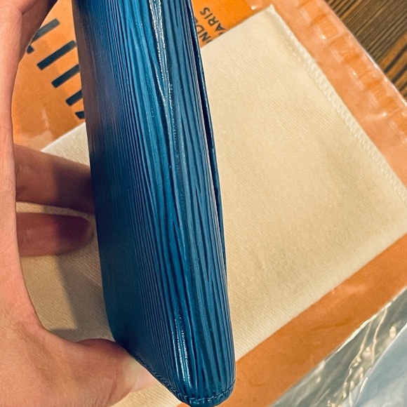 Louis Vuitton Blue Epi PorteTrifold Wallet w/ Snap Closure EUC - Picture 8 of 13